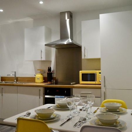 Qh31 - City Centre Location With 2 Double Bedrooms Sleeping Up To 4 People - Spacious Work Or Leisure Apartment シェフィールド エクステリア 写真