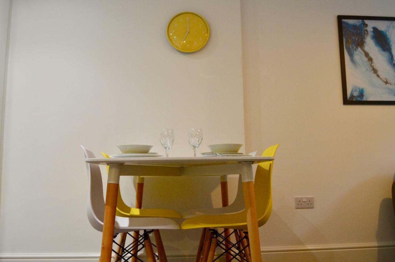 Qh31 - City Centre Location With 2 Double Bedrooms Sleeping Up To 4 People - Spacious Work Or Leisure Apartment シェフィールド エクステリア 写真