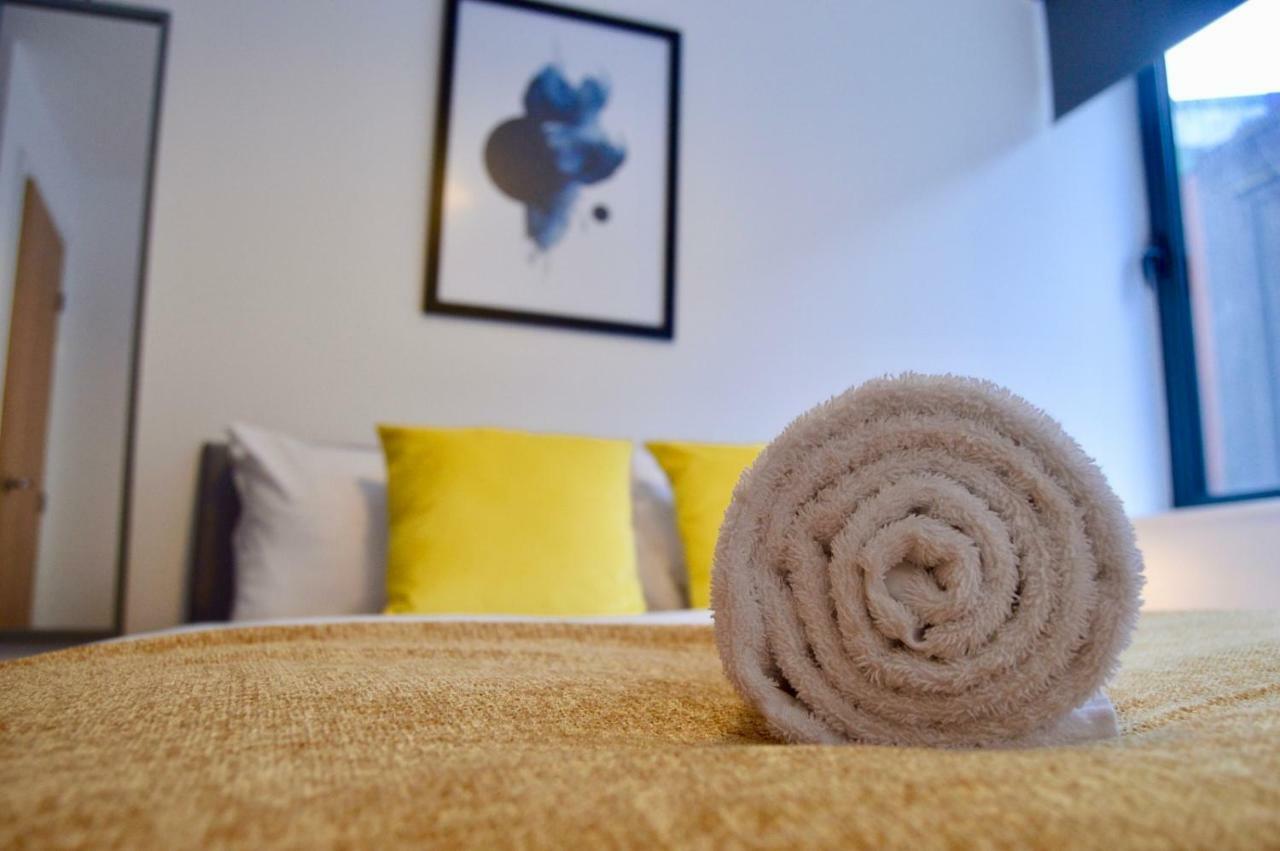 Qh31 - City Centre Location With 2 Double Bedrooms Sleeping Up To 4 People - Spacious Work Or Leisure Apartment シェフィールド エクステリア 写真