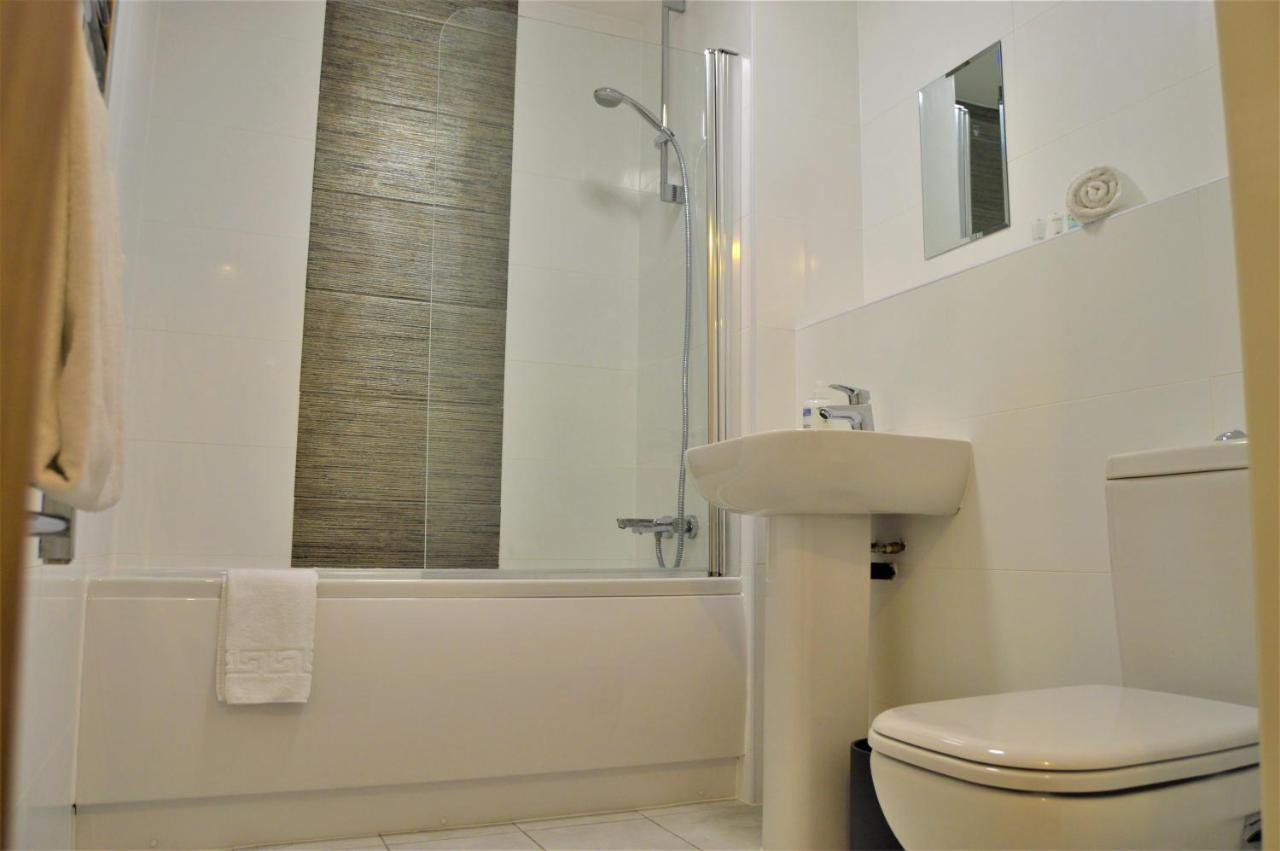 Qh31 - City Centre Location With 2 Double Bedrooms Sleeping Up To 4 People - Spacious Work Or Leisure Apartment シェフィールド エクステリア 写真
